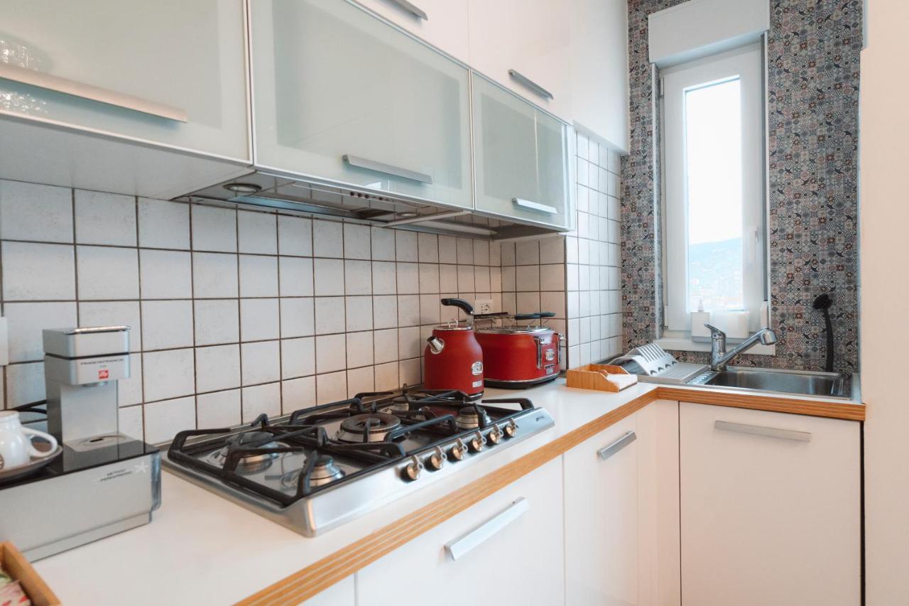 San Giusto Elegante Bilocale Con Balcone E Vista Apartment Trieste Luaran gambar