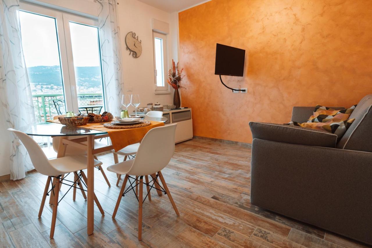 San Giusto Elegante Bilocale Con Balcone E Vista Apartment Trieste Luaran gambar