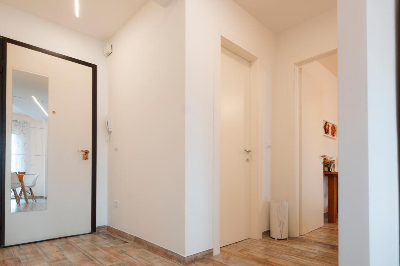 San Giusto Elegante Bilocale Con Balcone E Vista Apartment Trieste Luaran gambar