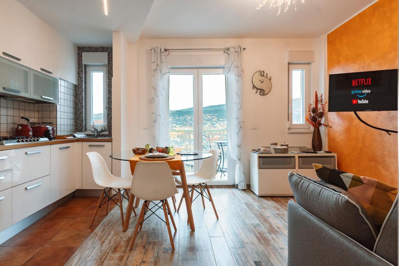San Giusto Elegante Bilocale Con Balcone E Vista Apartment Trieste Luaran gambar